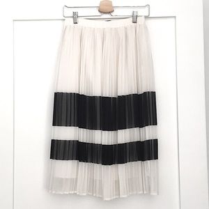 🐼WHOWHATWEAR pleated midi skirt XS